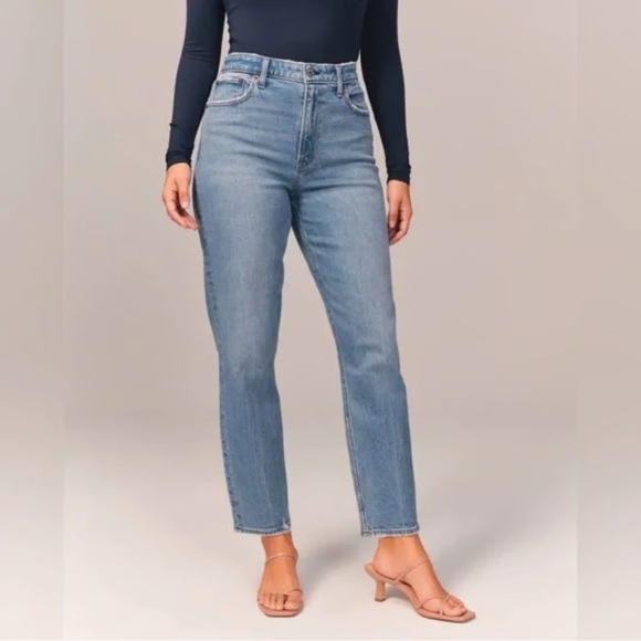 Abercrombie & Fitch Denim - Abercrombie & Fitch Women’s Curve Love The Mom High Rise Jeans, Size 26/2R